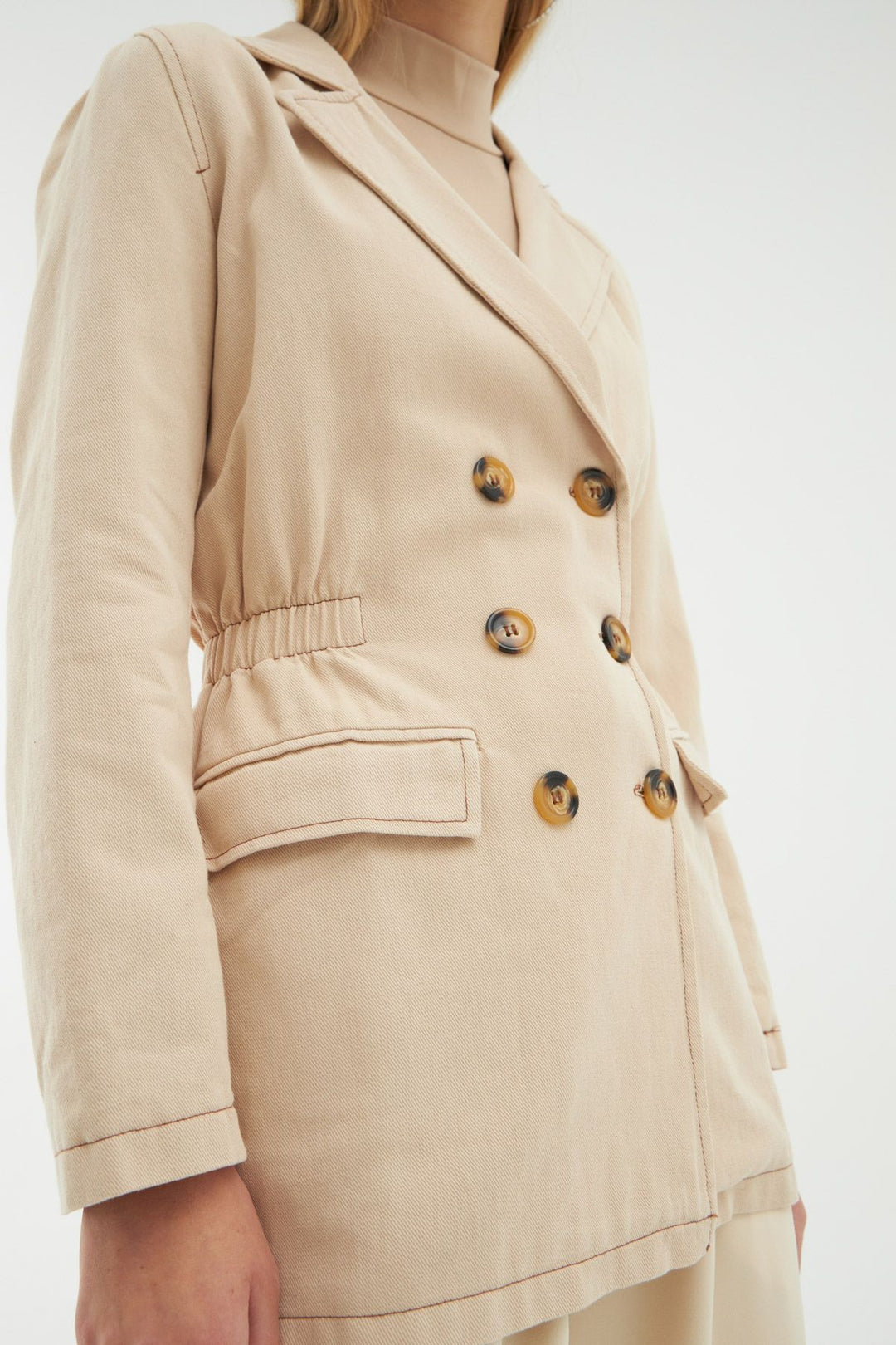 Büzgü Detaylı Kruvaze Ceket Taş