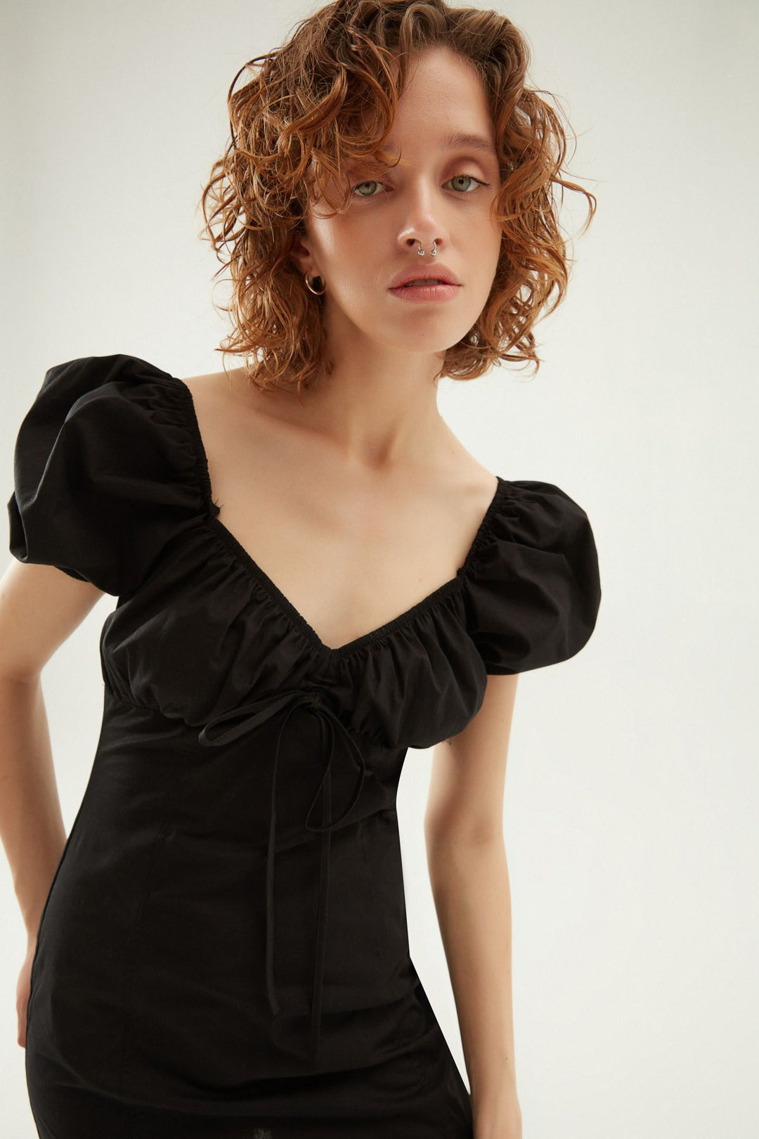 V Yaka Balon Kol Mini Elbise Siyah