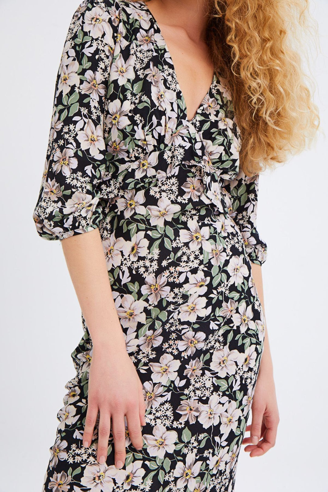 V Neck Ruffle Detailed Dress Black