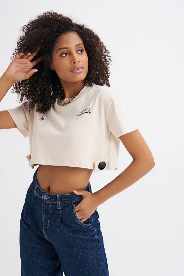 Düğme Detaylı Crop Tişört Açık Bej