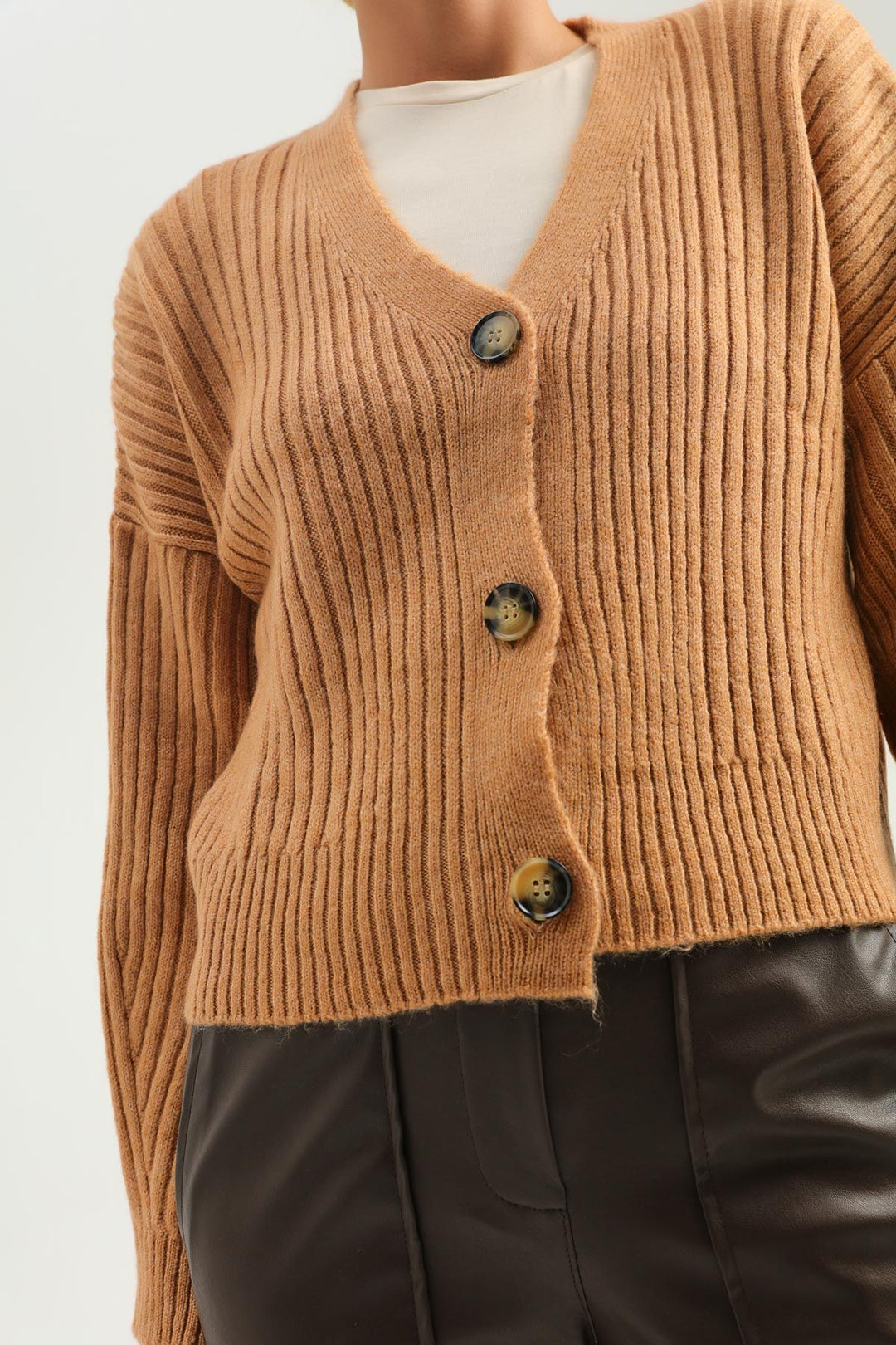 Düğmeli Hırka Camel