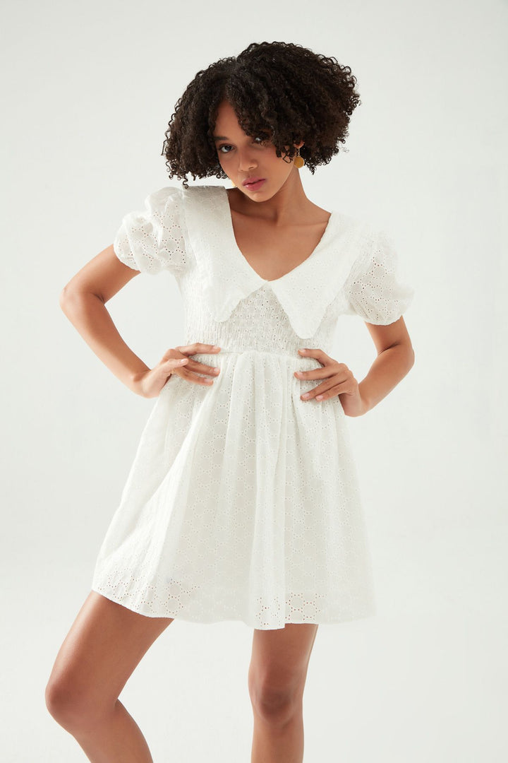 Beli Gipeli Bebe Yaka Elbise Beyaz