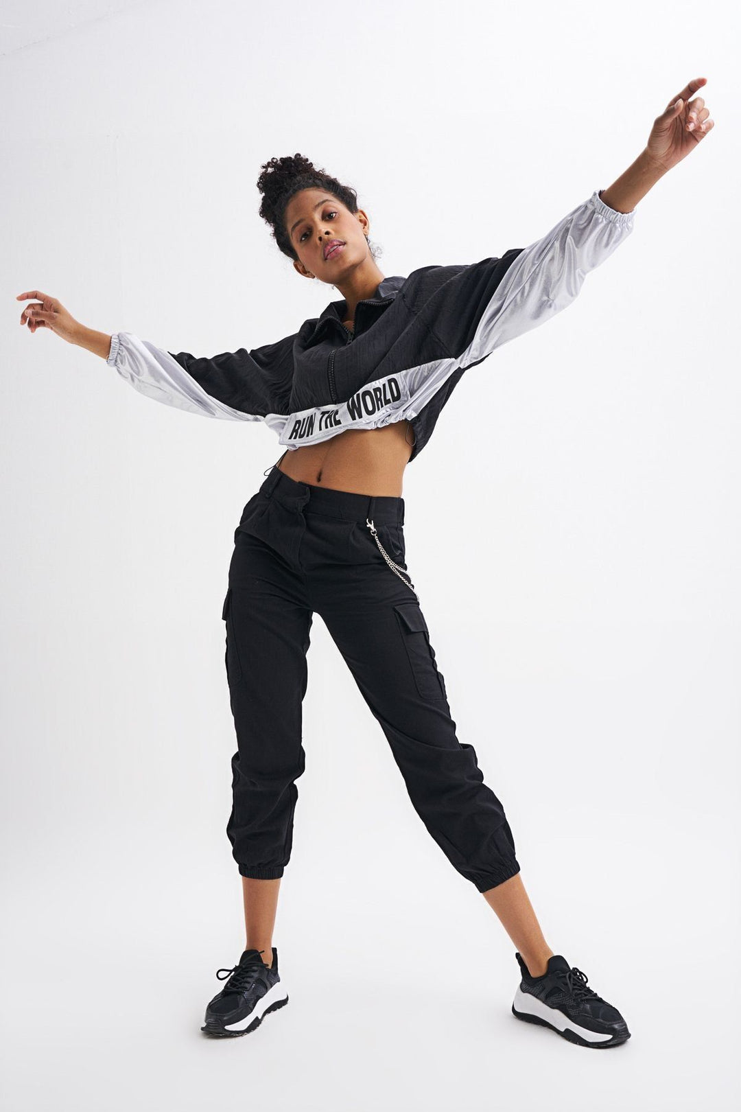 Cargo Pocket Chain Detailed Trousers Black