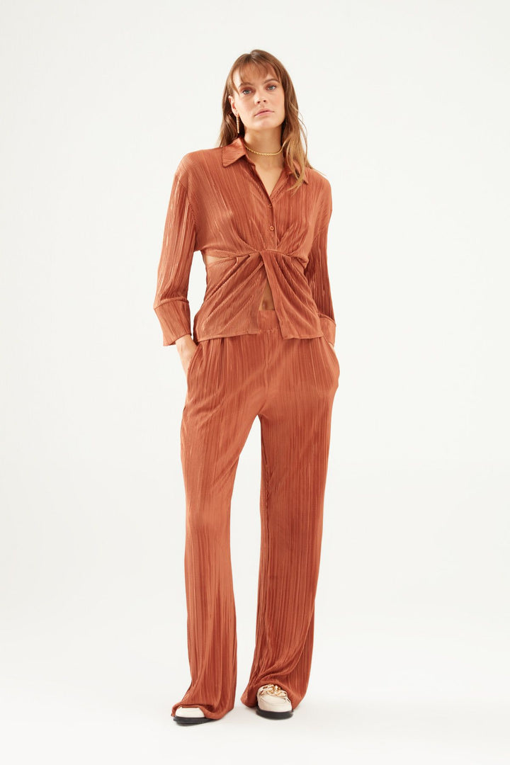 Decollete Pleated Shirt Brown