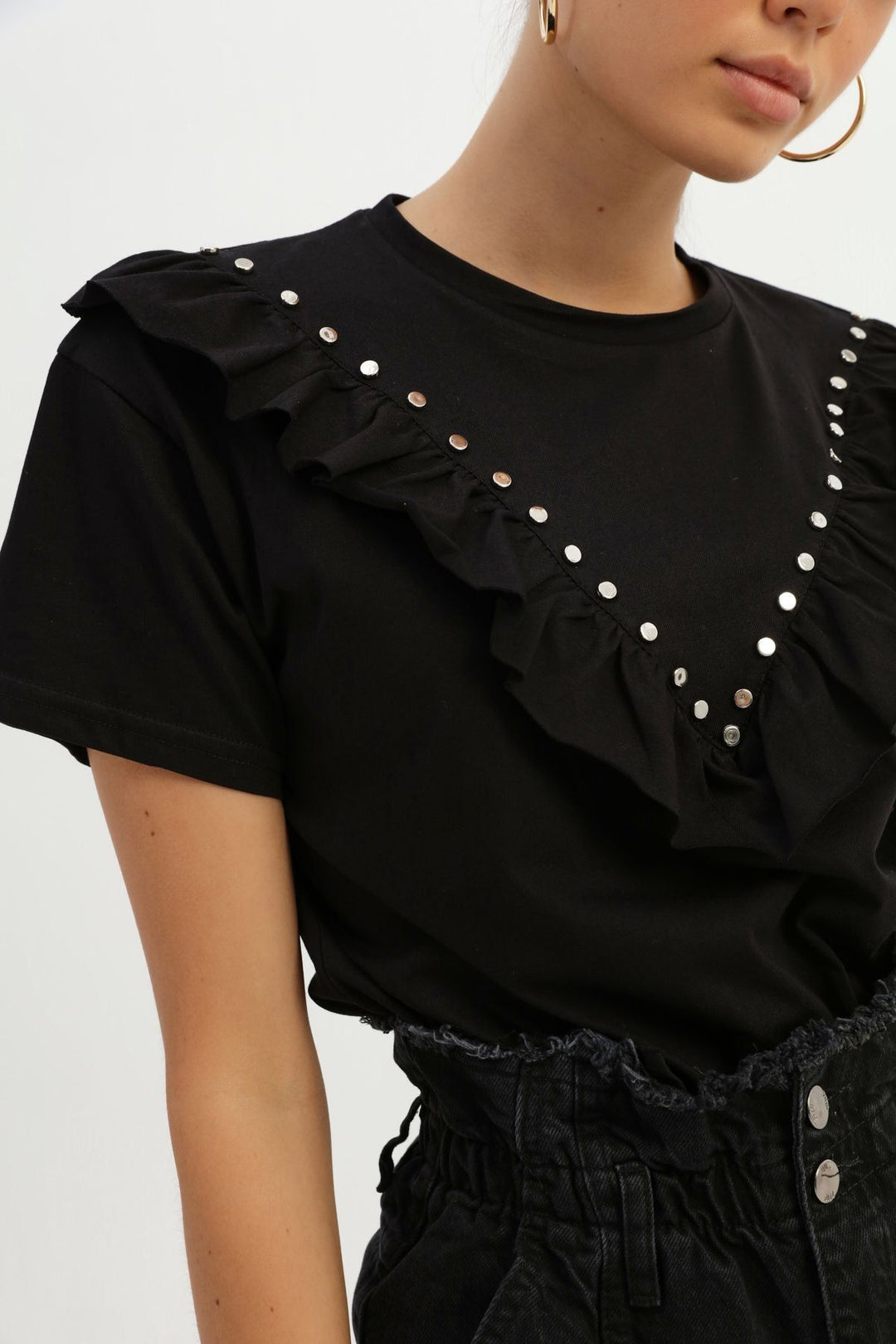 Frilly Accessory T-Shirt Black