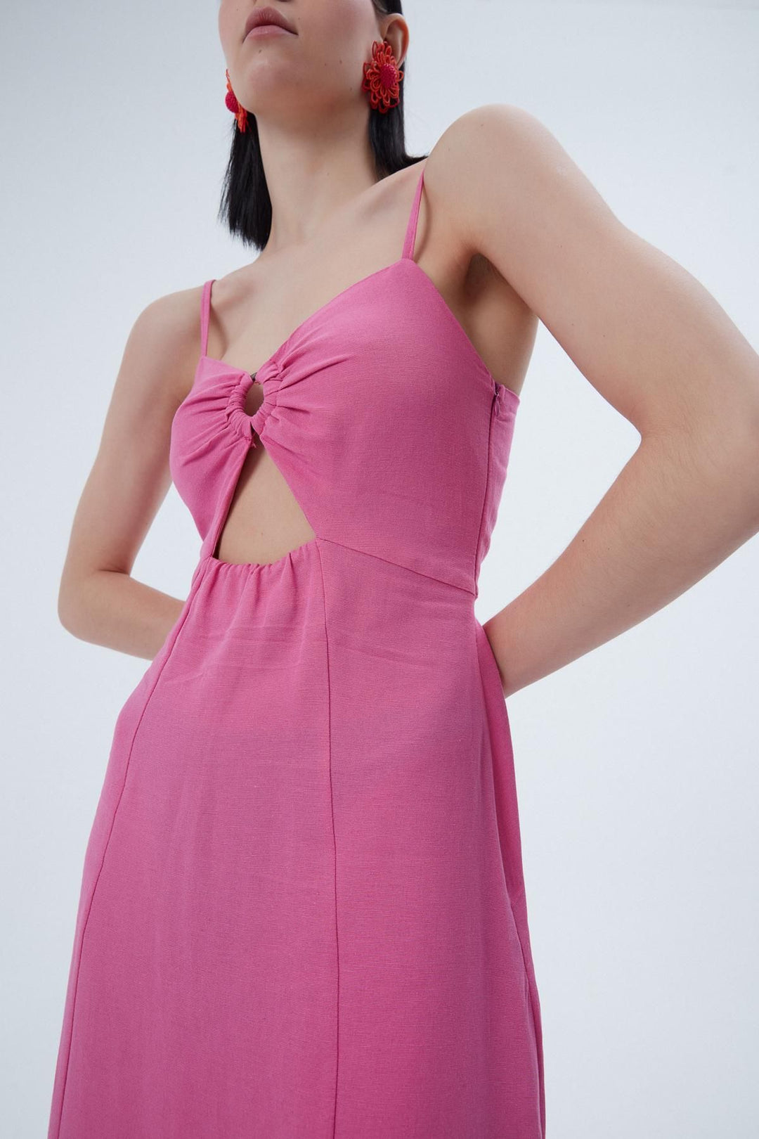 Göğüs Dekolteli Askılı Uzun Elbise Pembe