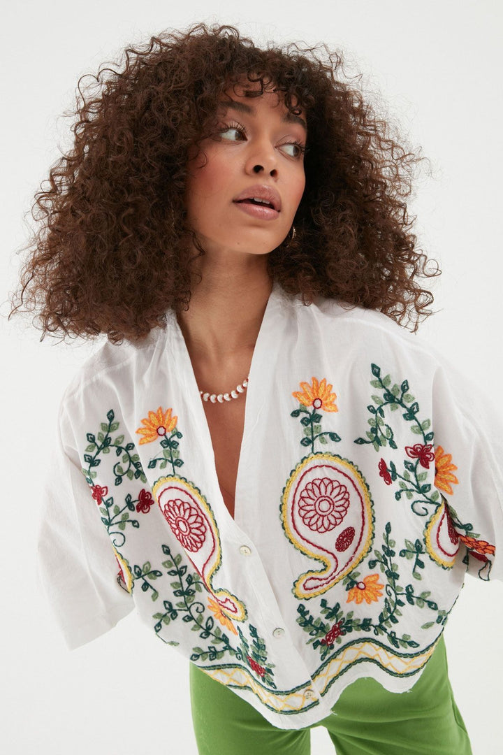 Nakış Detaylı Gömlek Beyaz