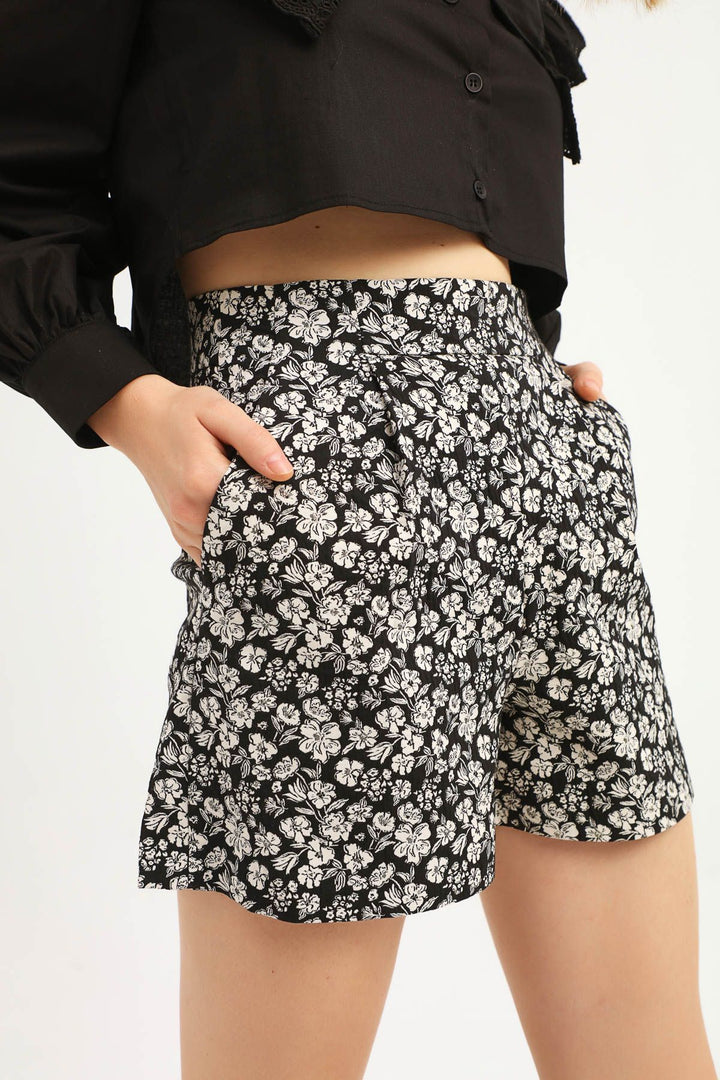 Çiçek Desenli Şort Siyah