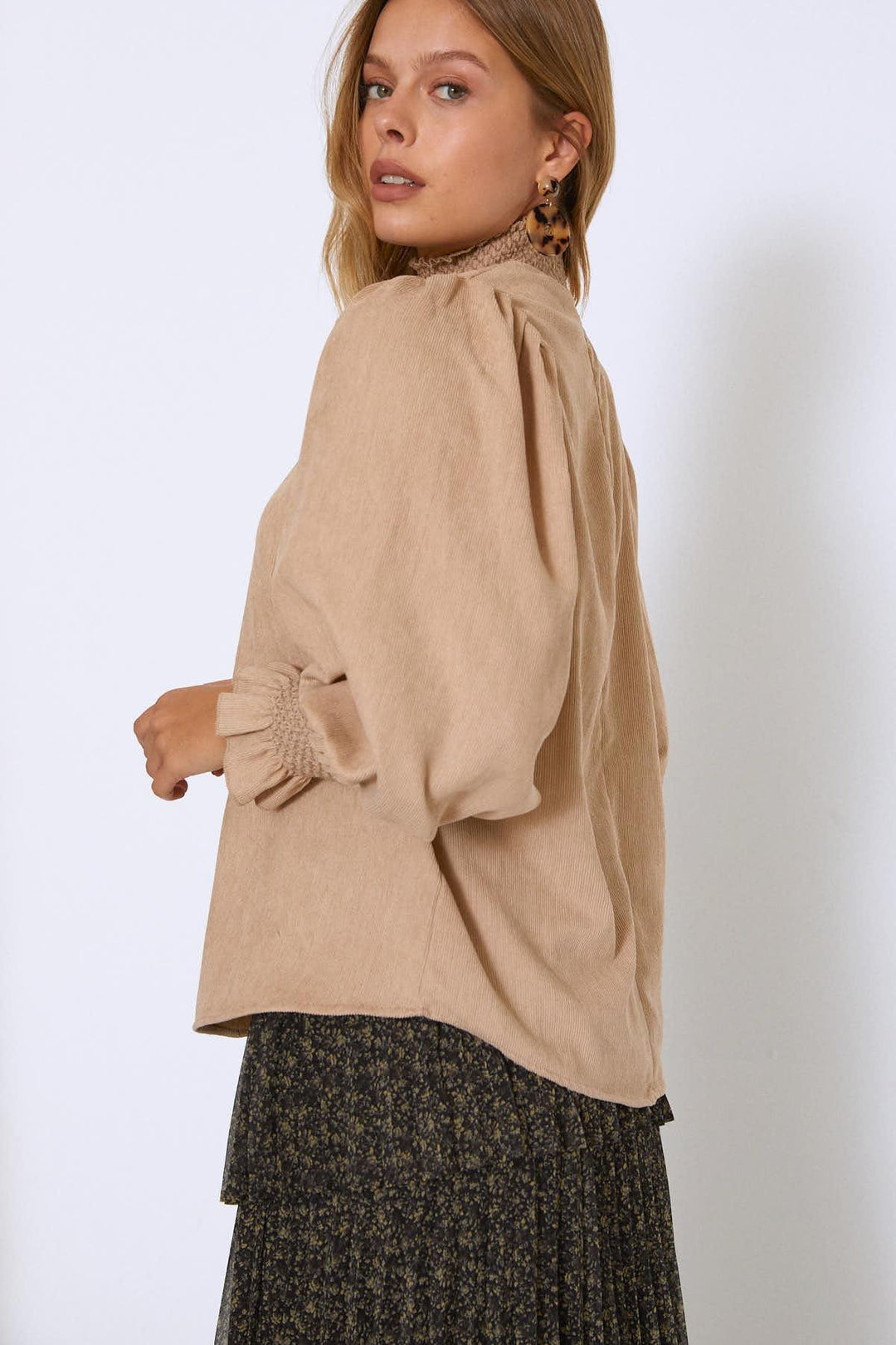 Kolları Gipeli Kadife Bluz Bej