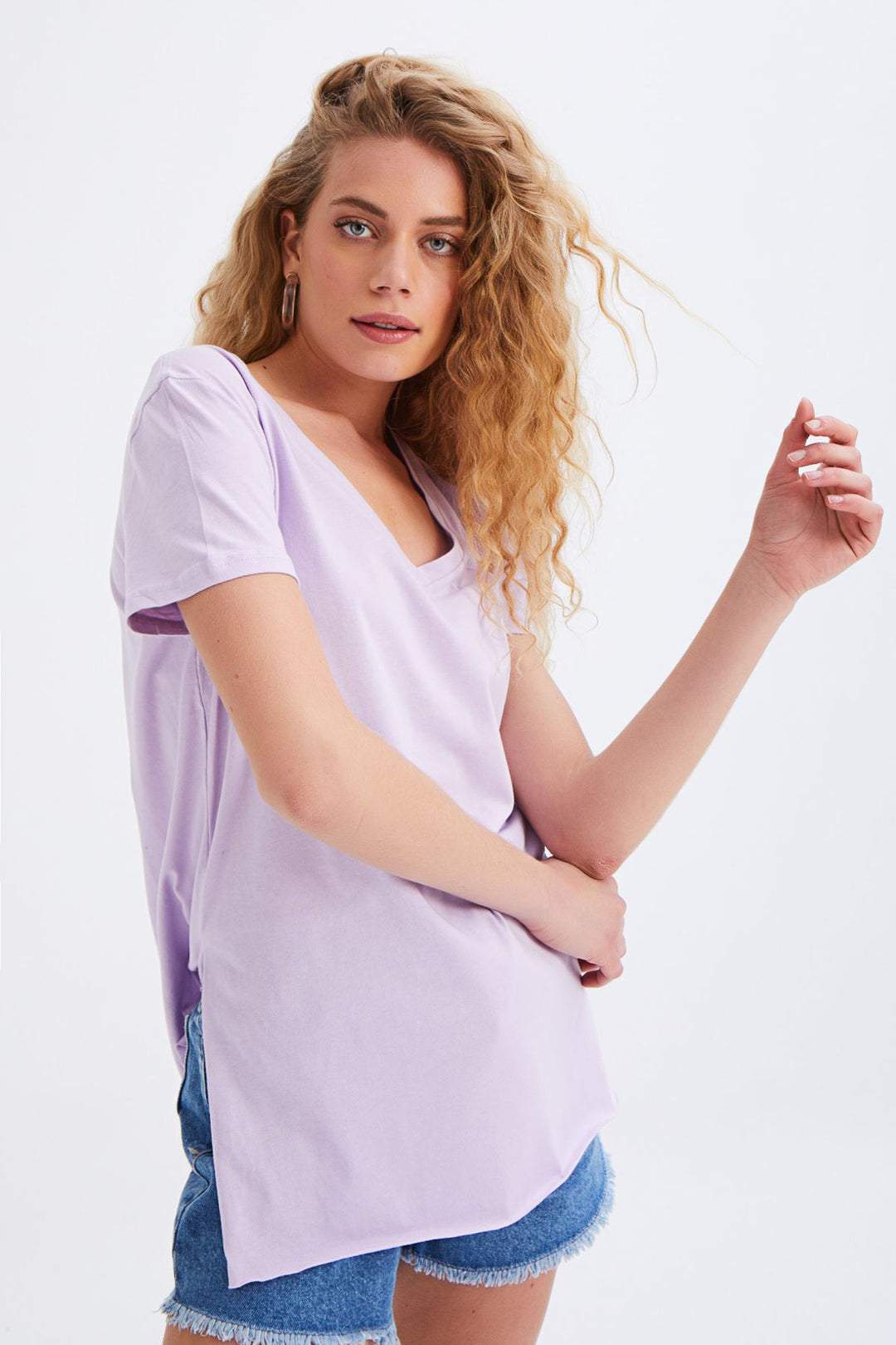 V Yaka Yanı Yırtmaçlı Tişört Lila