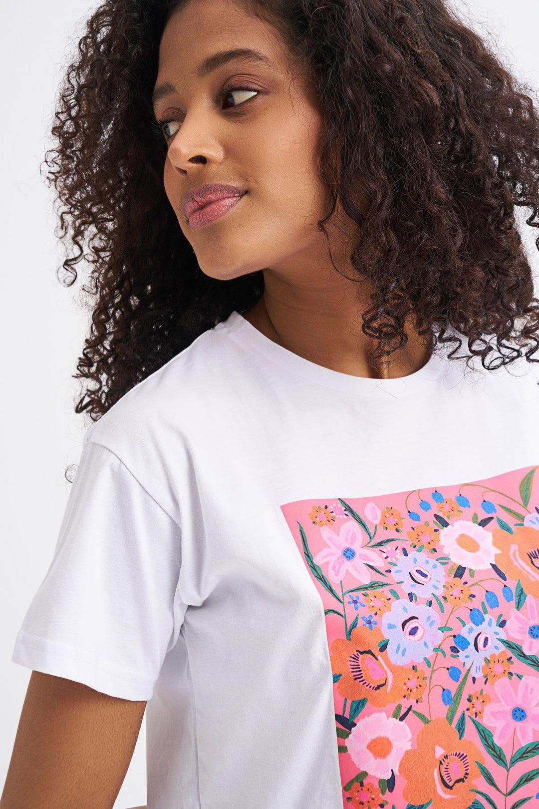 Çiçek Baskılı Tişört Beyaz