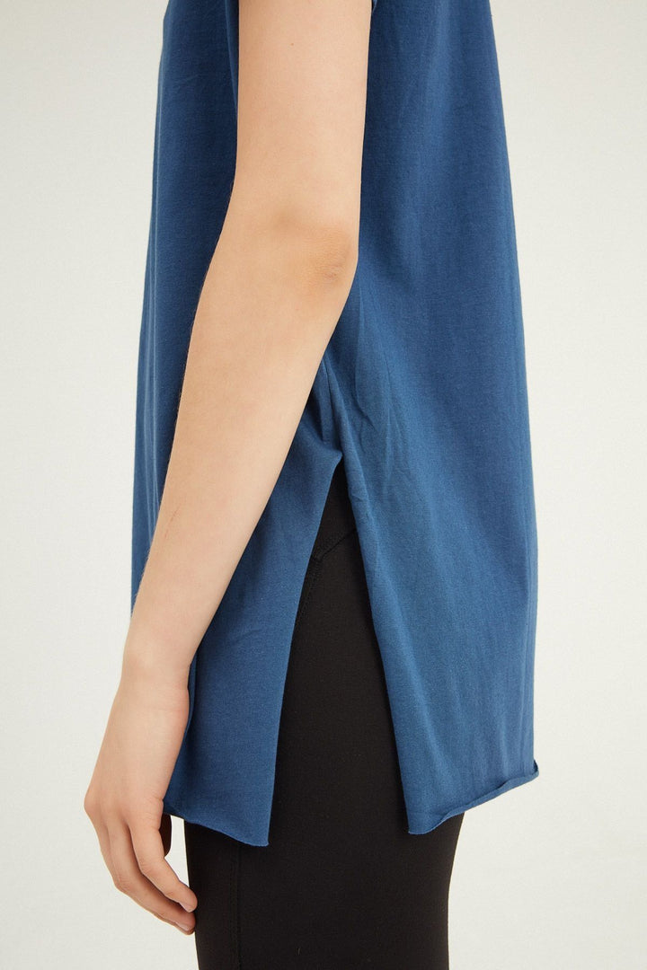 Bisiklet Yaka Yanı Yırtmaçlı Tişört İndigo