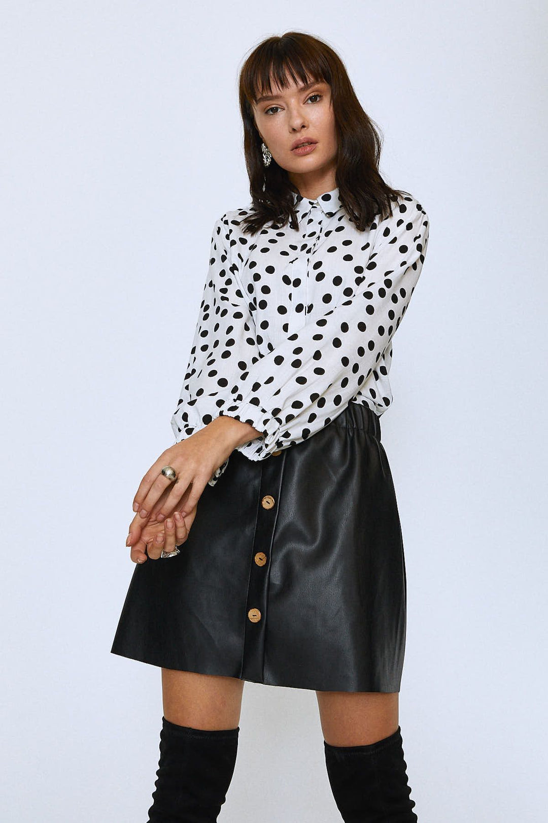 Beli Bağlamalı Puantiyeli Gömlek Siyah