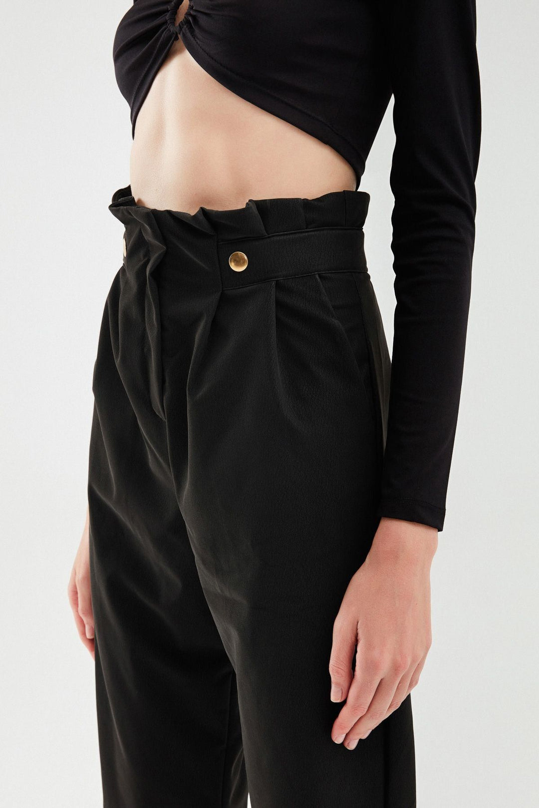 Buttoned Carrot Trousers Black