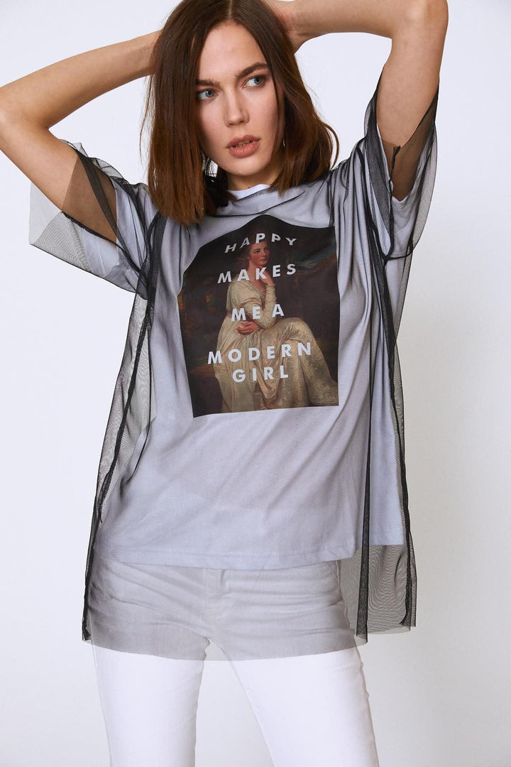 Üzeri Tüllü Baskılı Uzun Tişört Beyaz