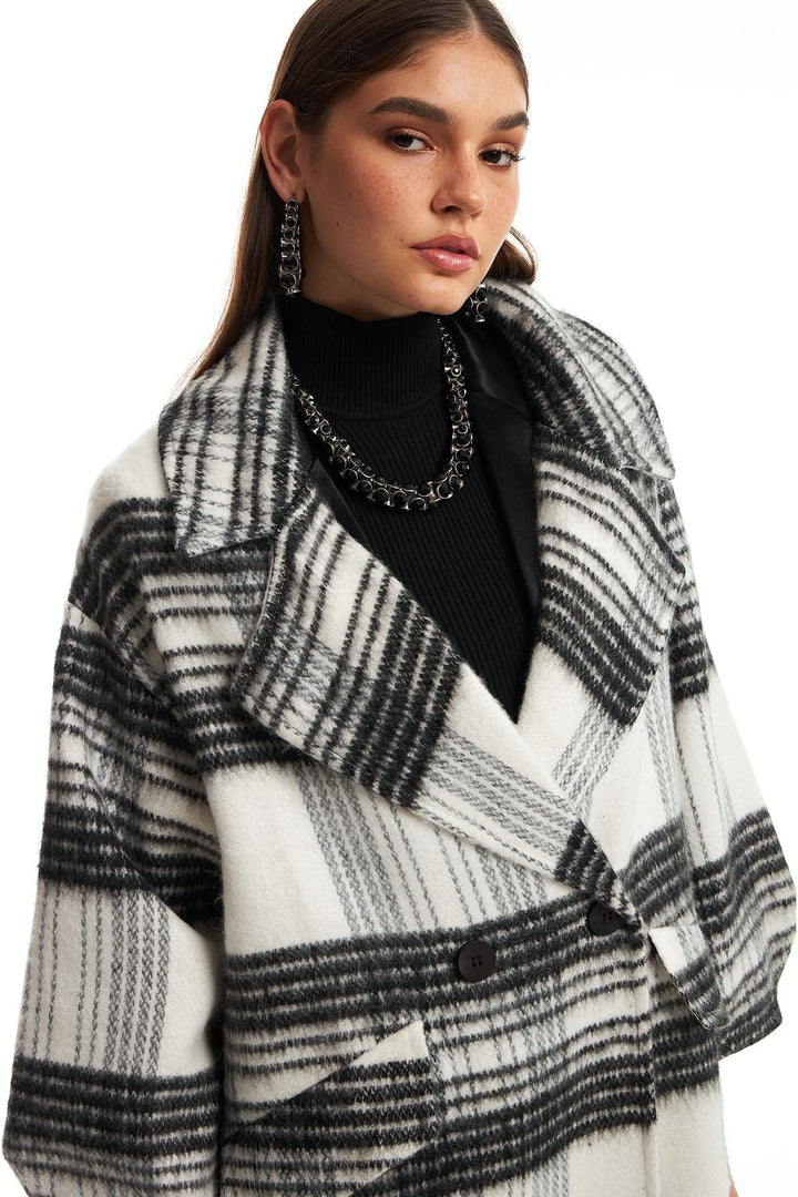 Wide Sleeve Detailed Coat Black