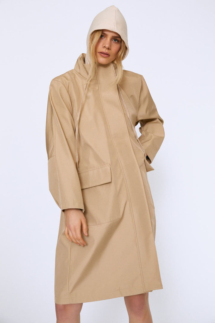 Arkası Baskılı Kapüşonlu Uzun Trençkot Bej
