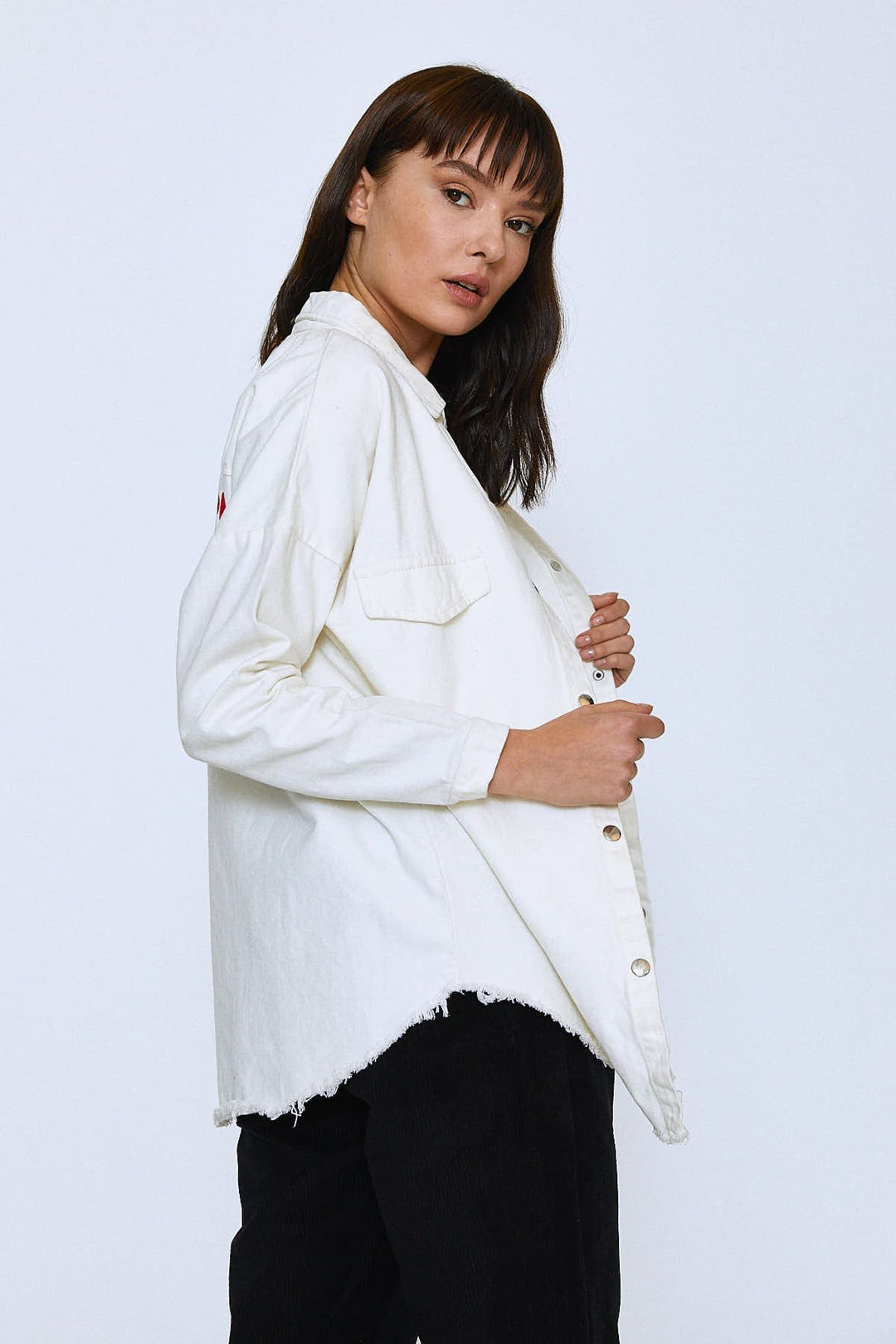 Arkası Baskılı Eteği Püsküllü Gömlek Beyaz