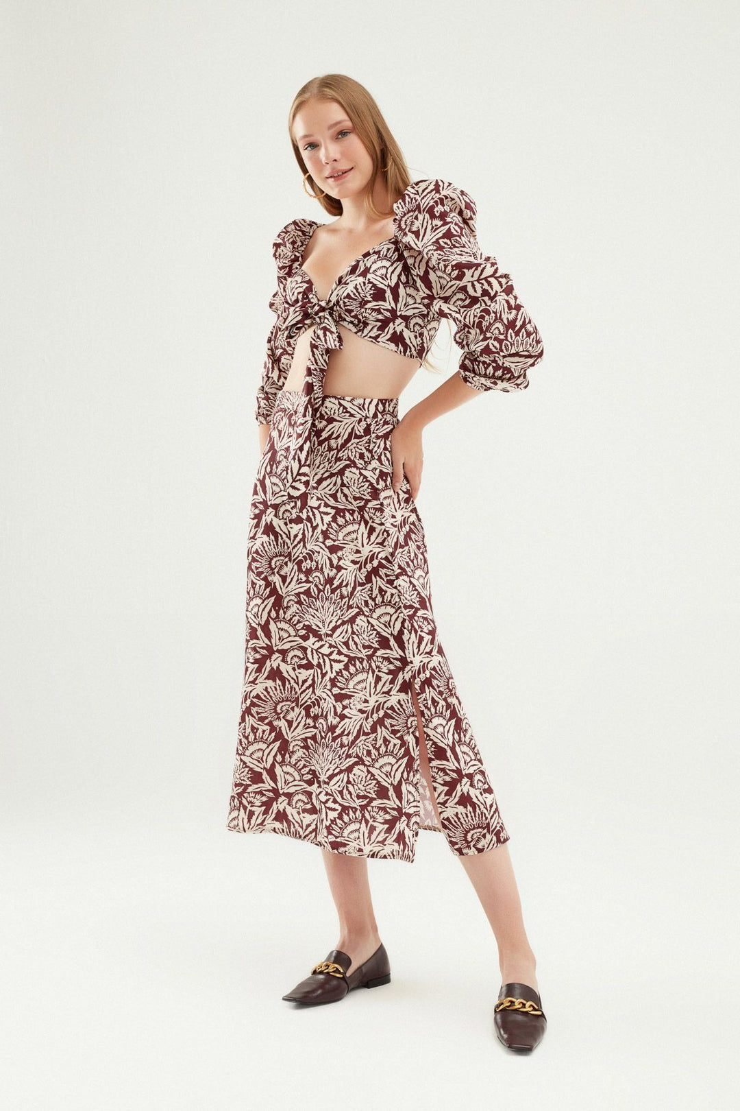 Yırtmaçlı Düğmeli Saten Midi Etek Bordo