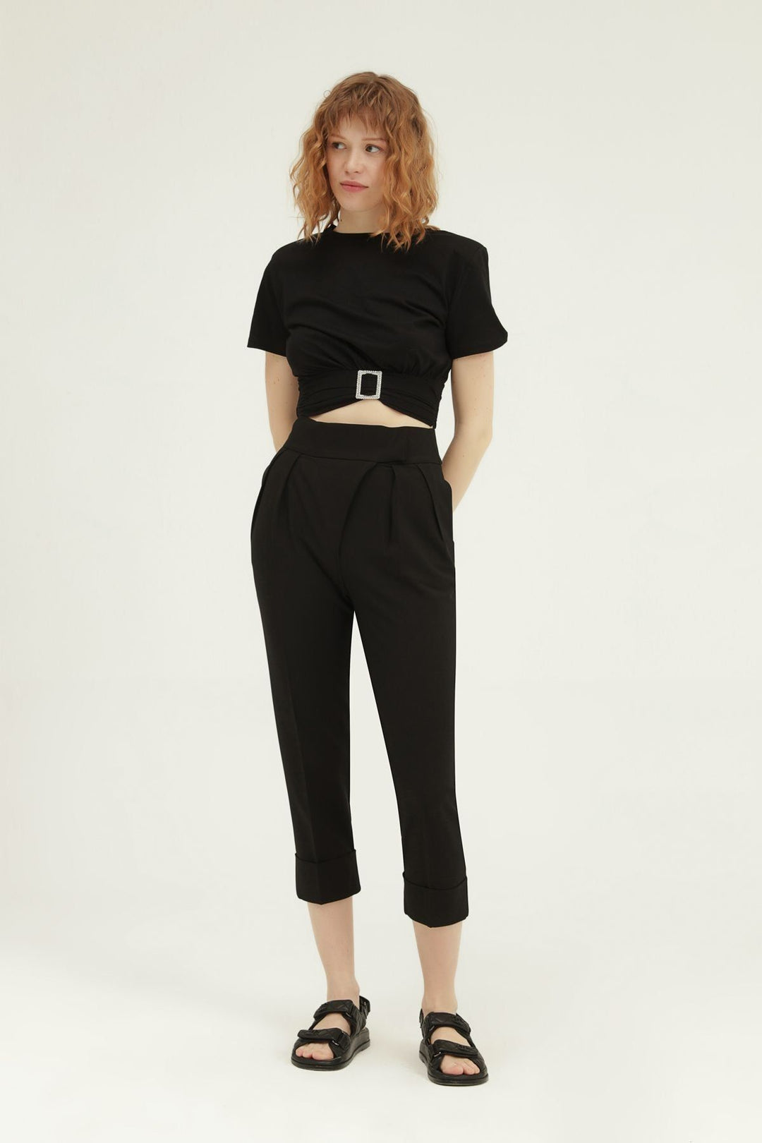 Kemer Aksesuarlı Vatkalı Tişört Siyah