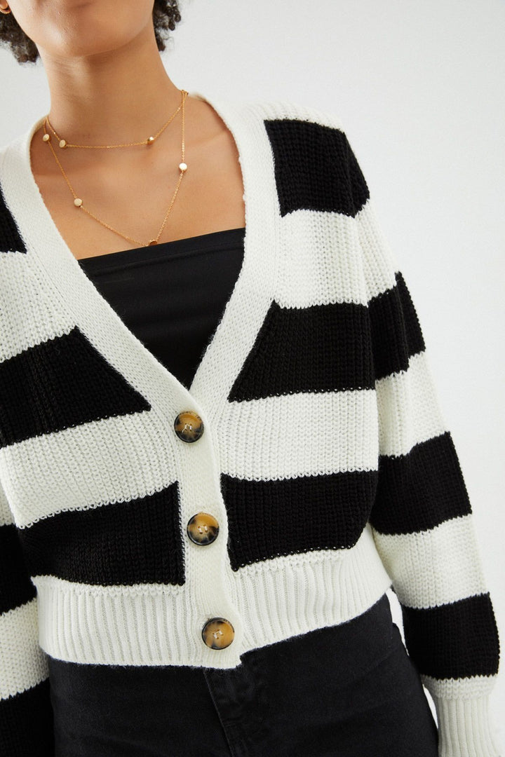 Çizgili Düğmeli Hırka Siyah