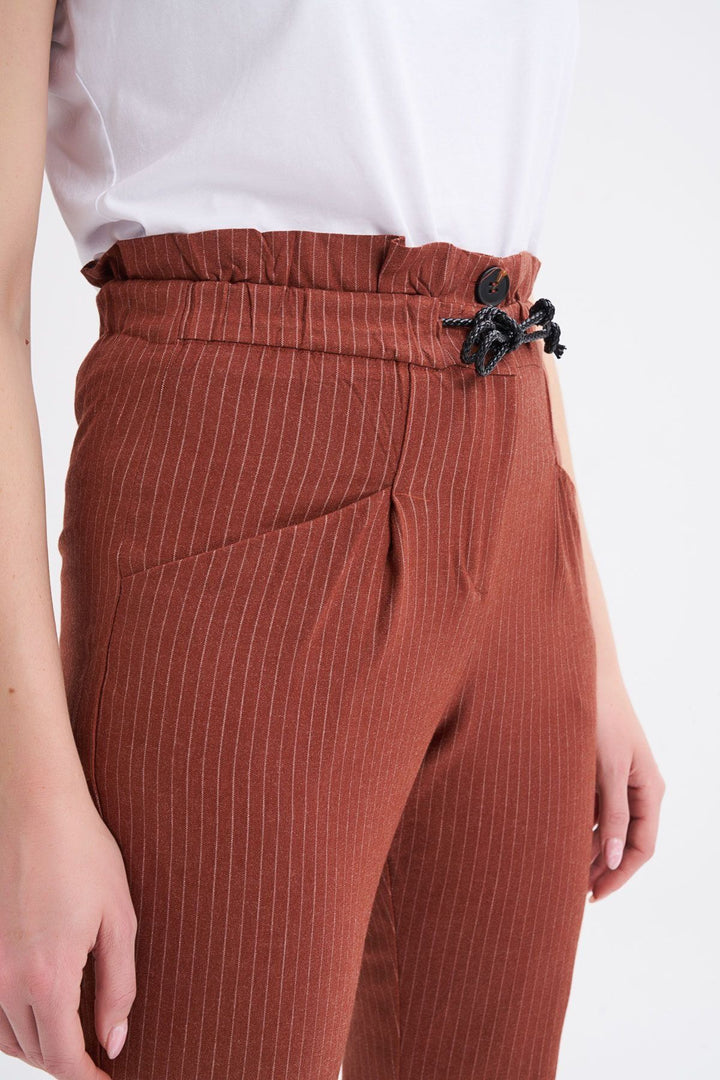 Beli Bağcıklı Çizgili Pantolon Kiremit