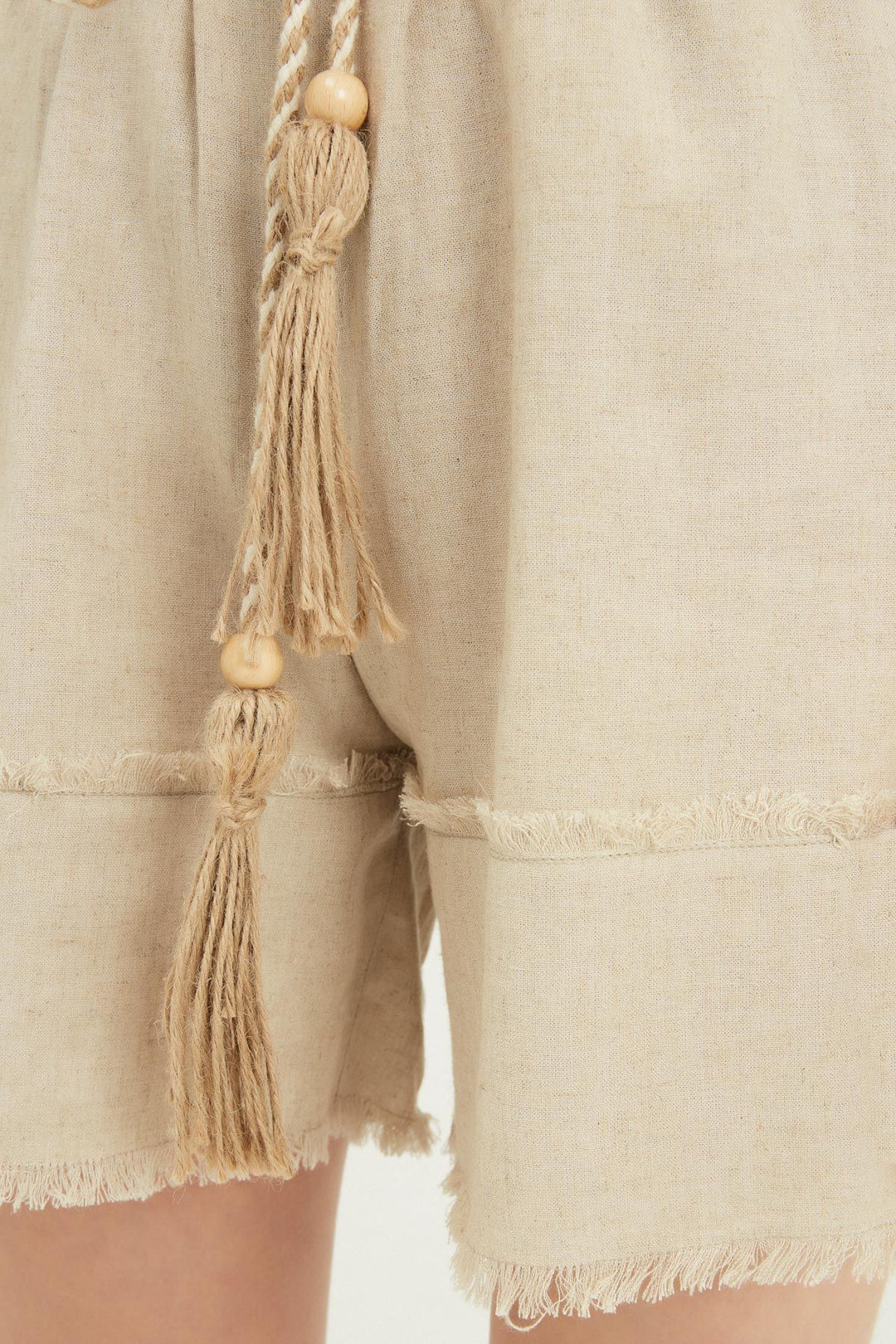 Beli Lastikli Püsküllü Keten Şort Naturel