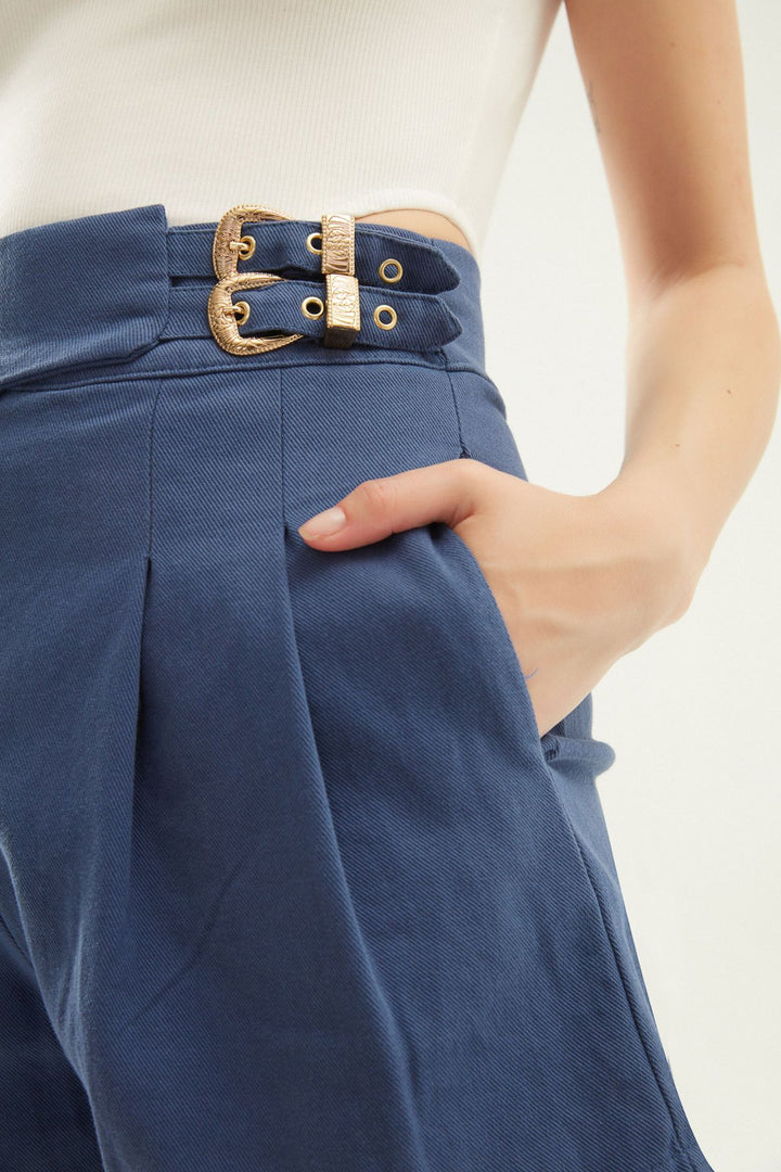 Toka Aksesuarlı Gabardin Şort İndigo