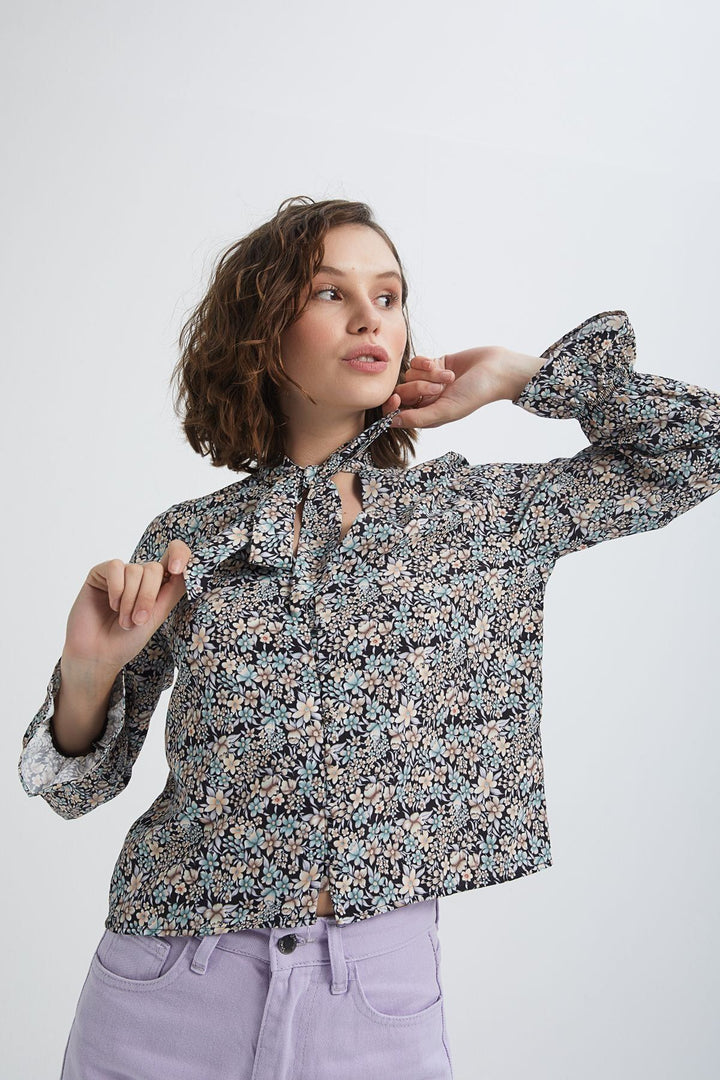 Patterned V-Neck Shirt Black