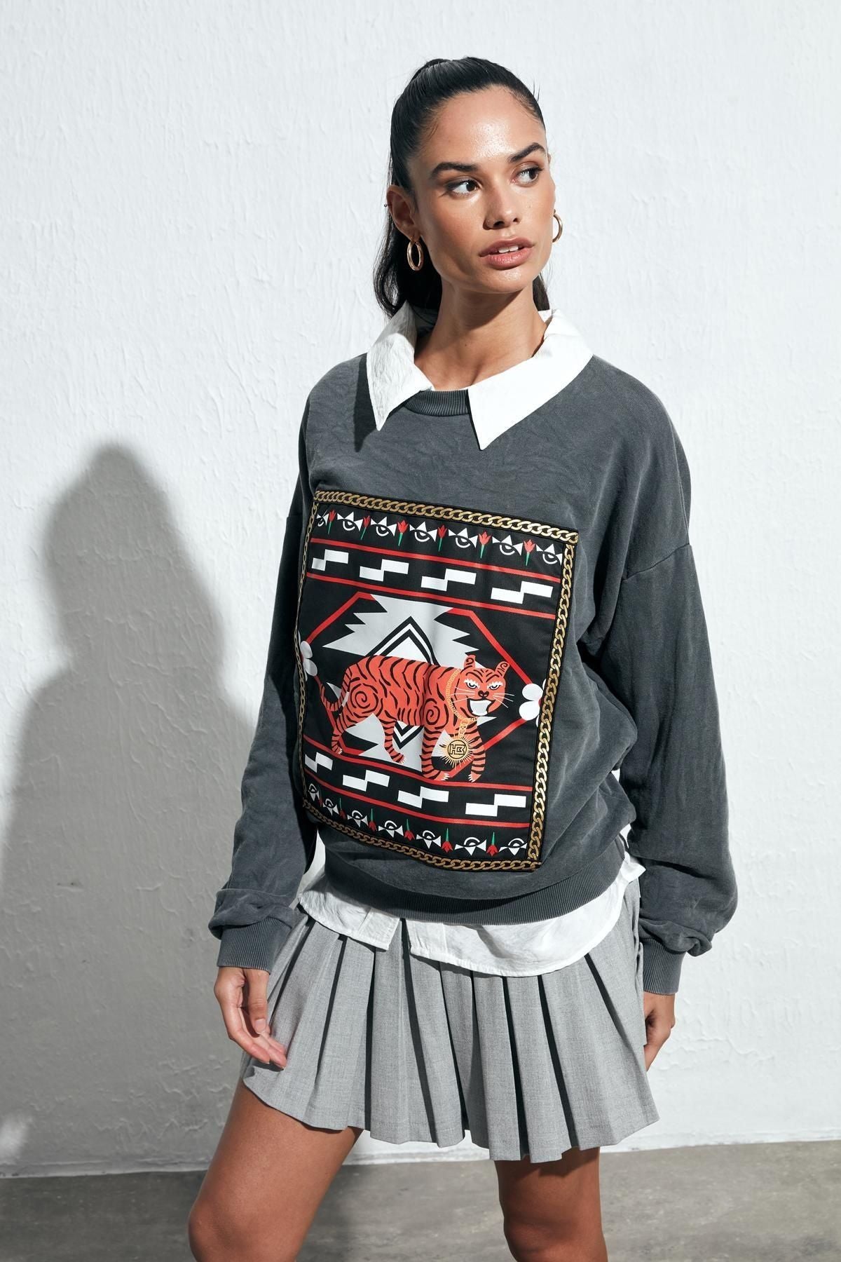 Embroidery Detailed Oversize Sweatshirt Anthracite