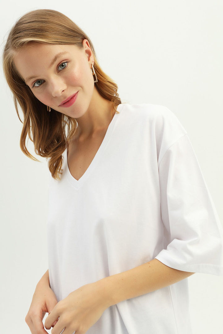 V Yaka Truvakar Kol Tişört Beyaz