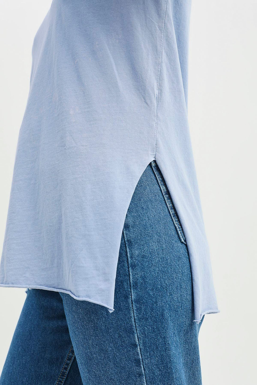 Yanı Yırtmaçlı Bisiklet Yaka Tişört Mavi