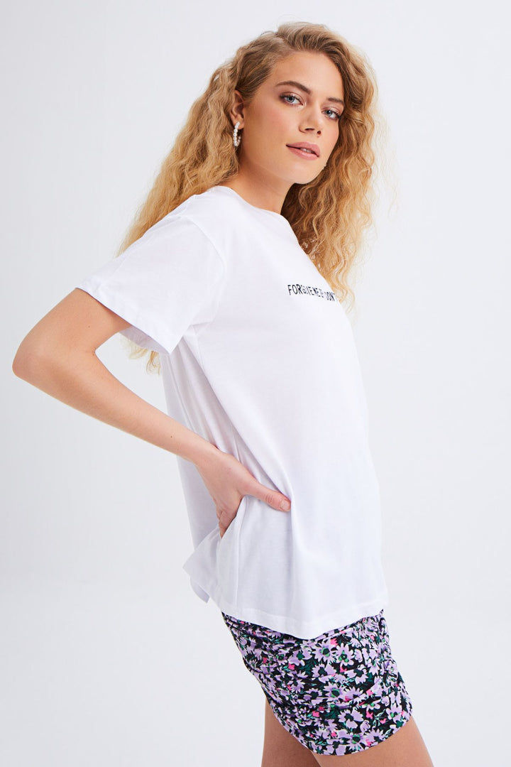 Nakış İşlemeli Sloganlı Tişört Beyaz