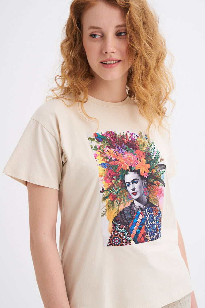 Frida Baskılı Tişört Açık Bej