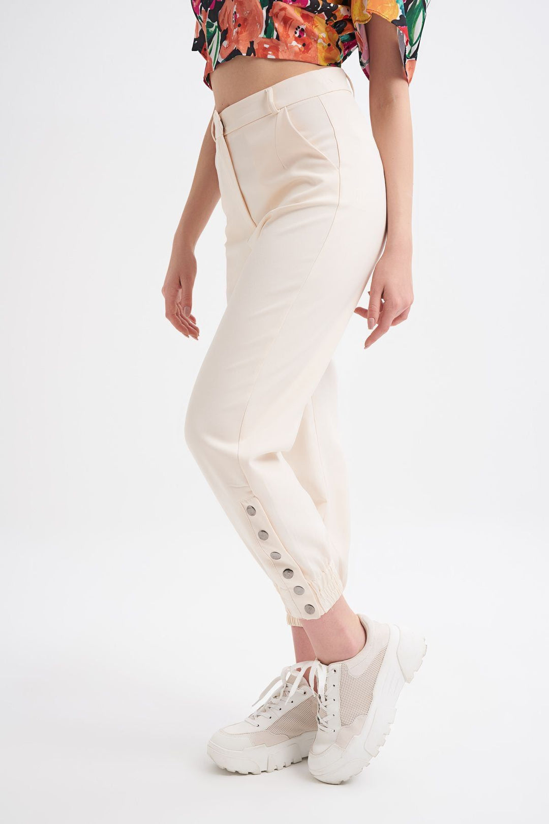 Paçası Çıtçıtlı Jogger Pantolon Kemik