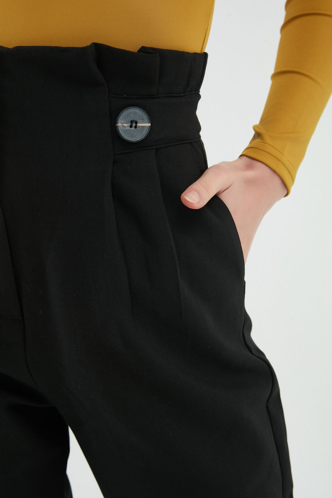 Düğme Aksesuarlı Yüksek Bel Pantolon Siyah