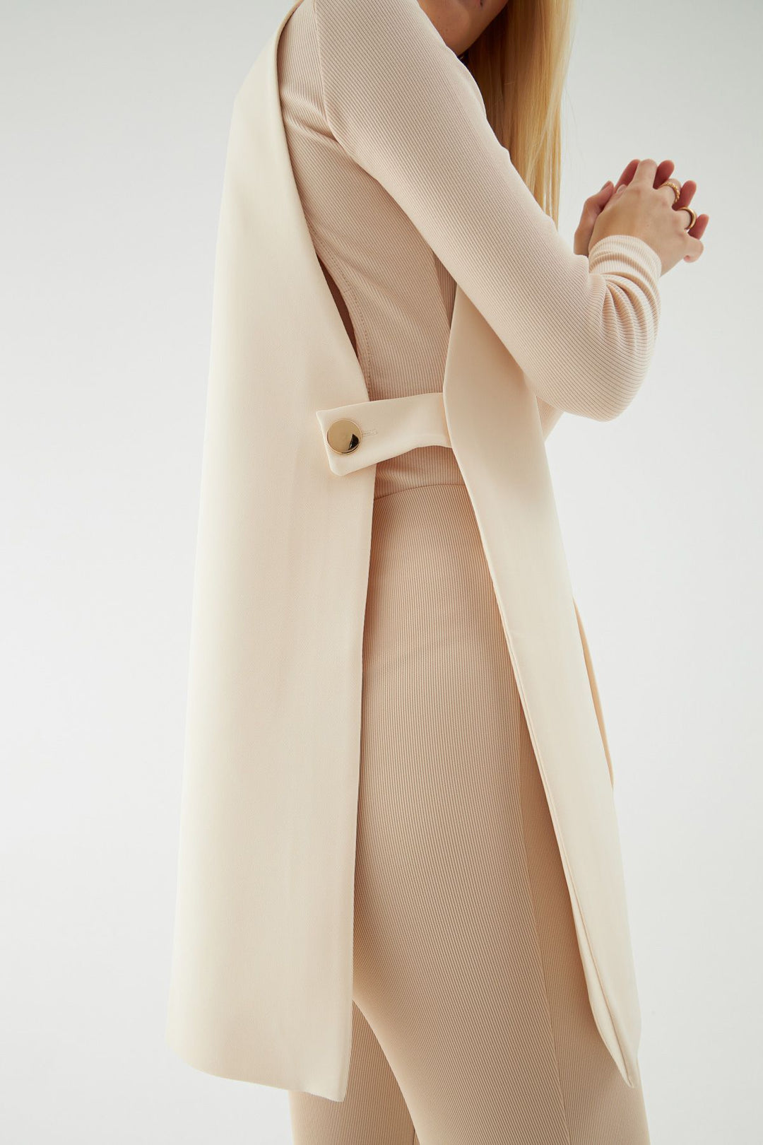 Yanları Açık Düğmeli Yelek Ceket Bej