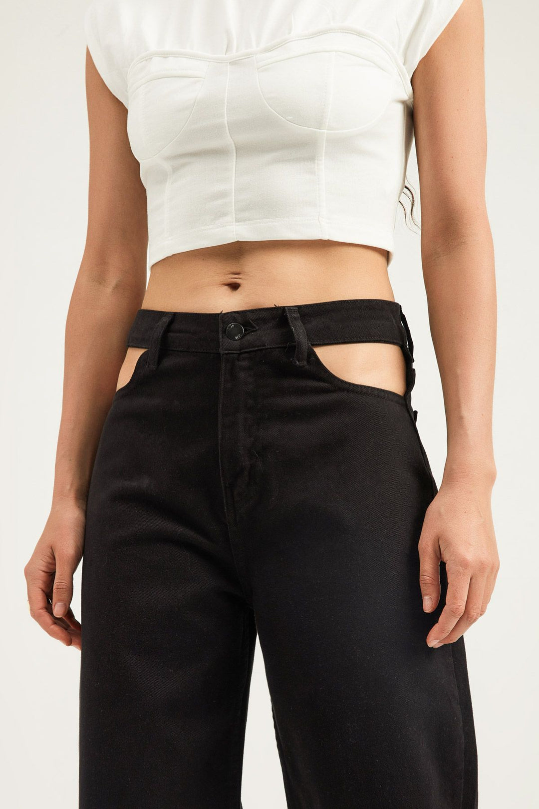 Decollete Detailed Mom Jeans Black