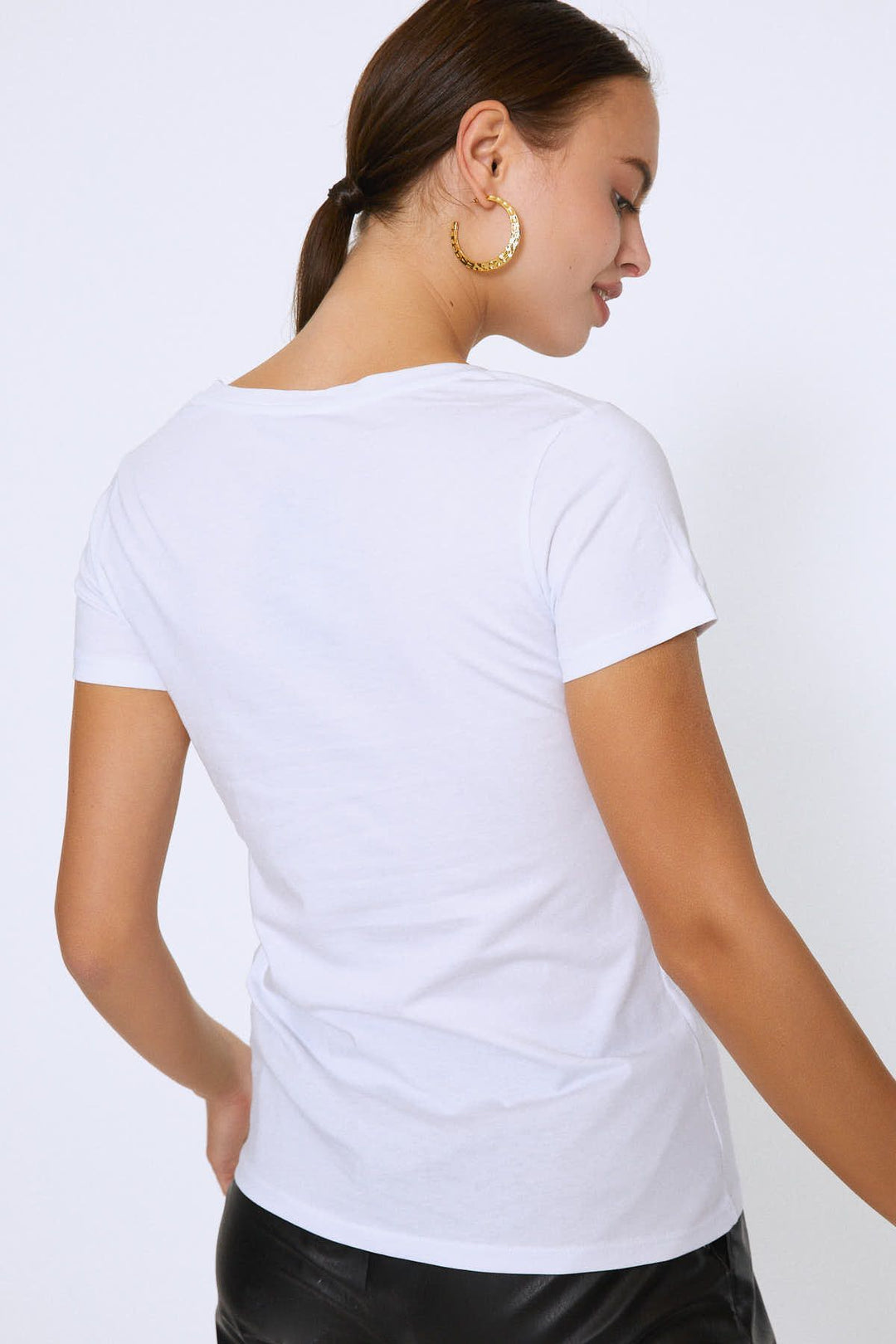 Geniş Yaka Basic Tişört Beyaz