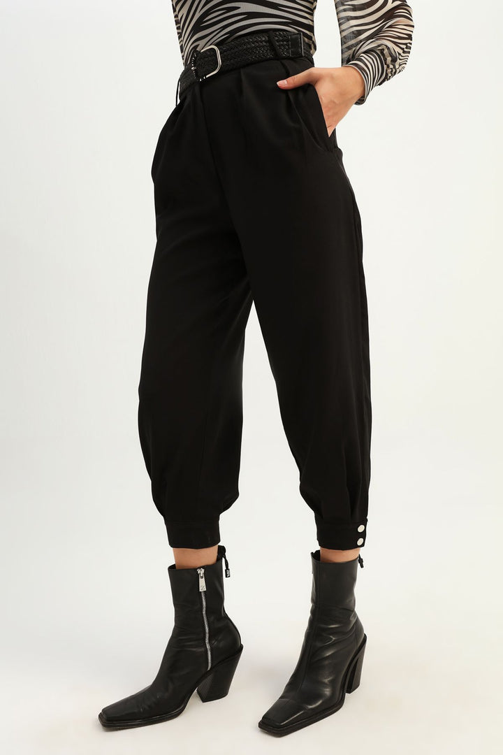 Kemerli Paçası Çıtçıtlı Pantolon Siyah