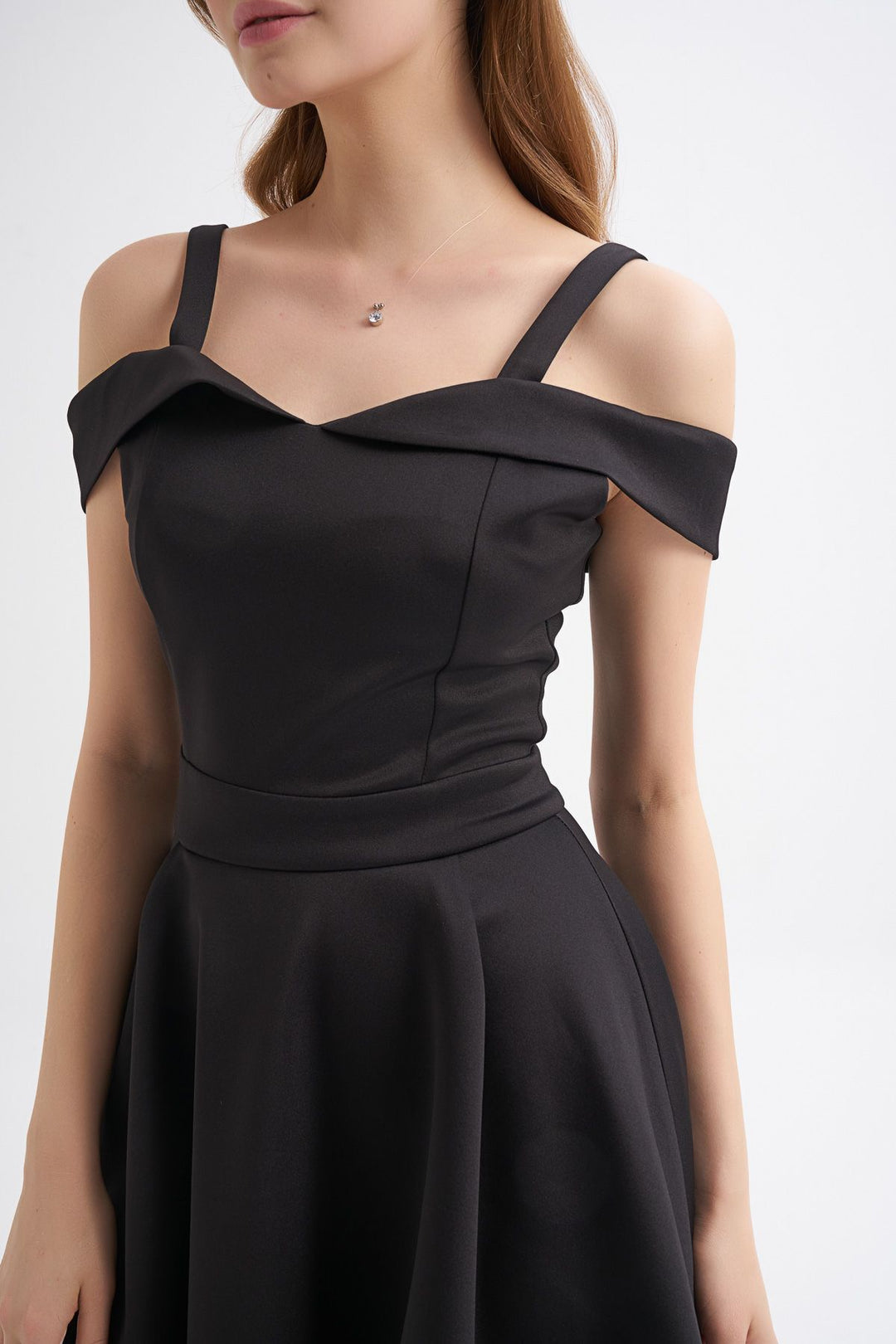 Askılı Düşük Omuz Kat Kat Elbise Siyah
