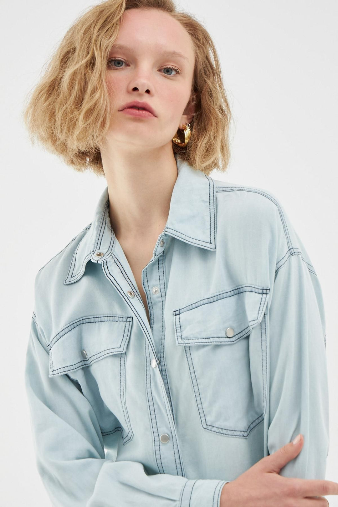 Sırt Baskılı Düğmeli Gömlek Mavi