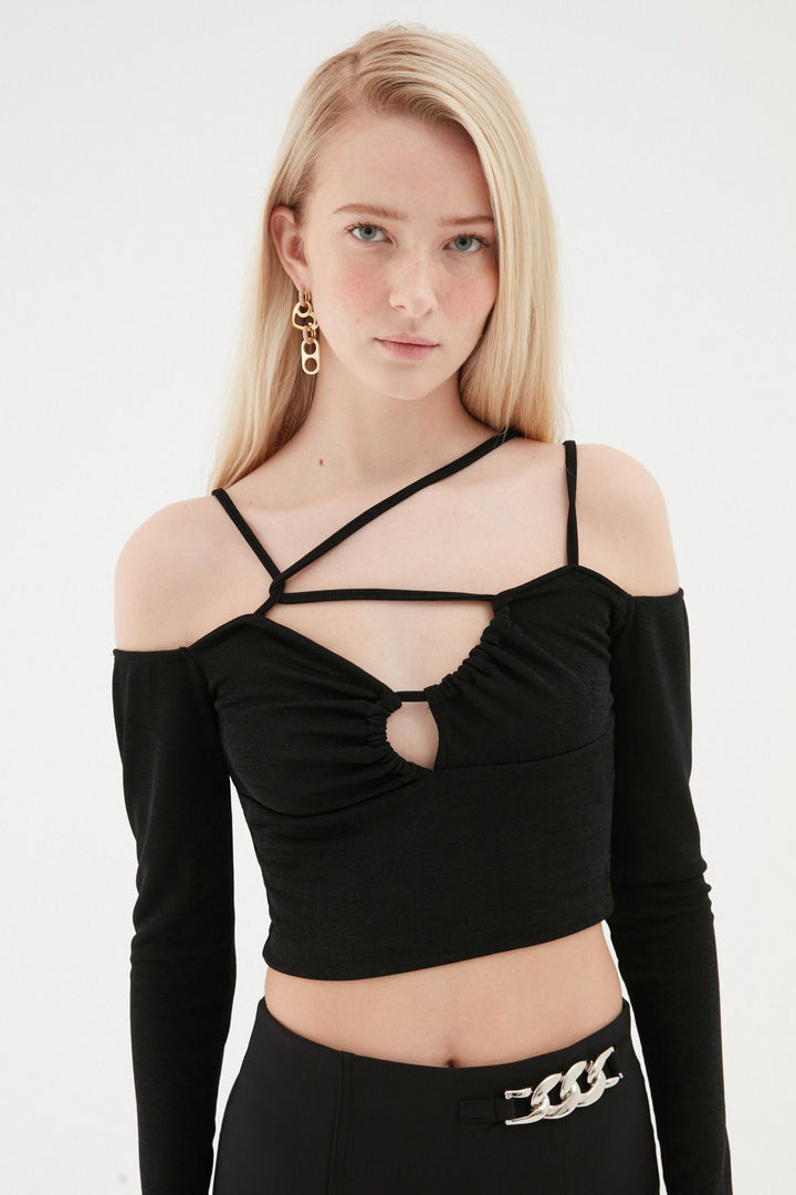 Çapraz Askılı Düşük Omuz Crop Bluz Siyah