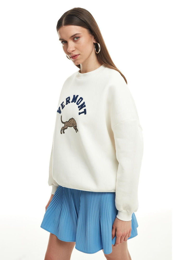 Embroidery Detailed Oversize Sweatshirt Ecru