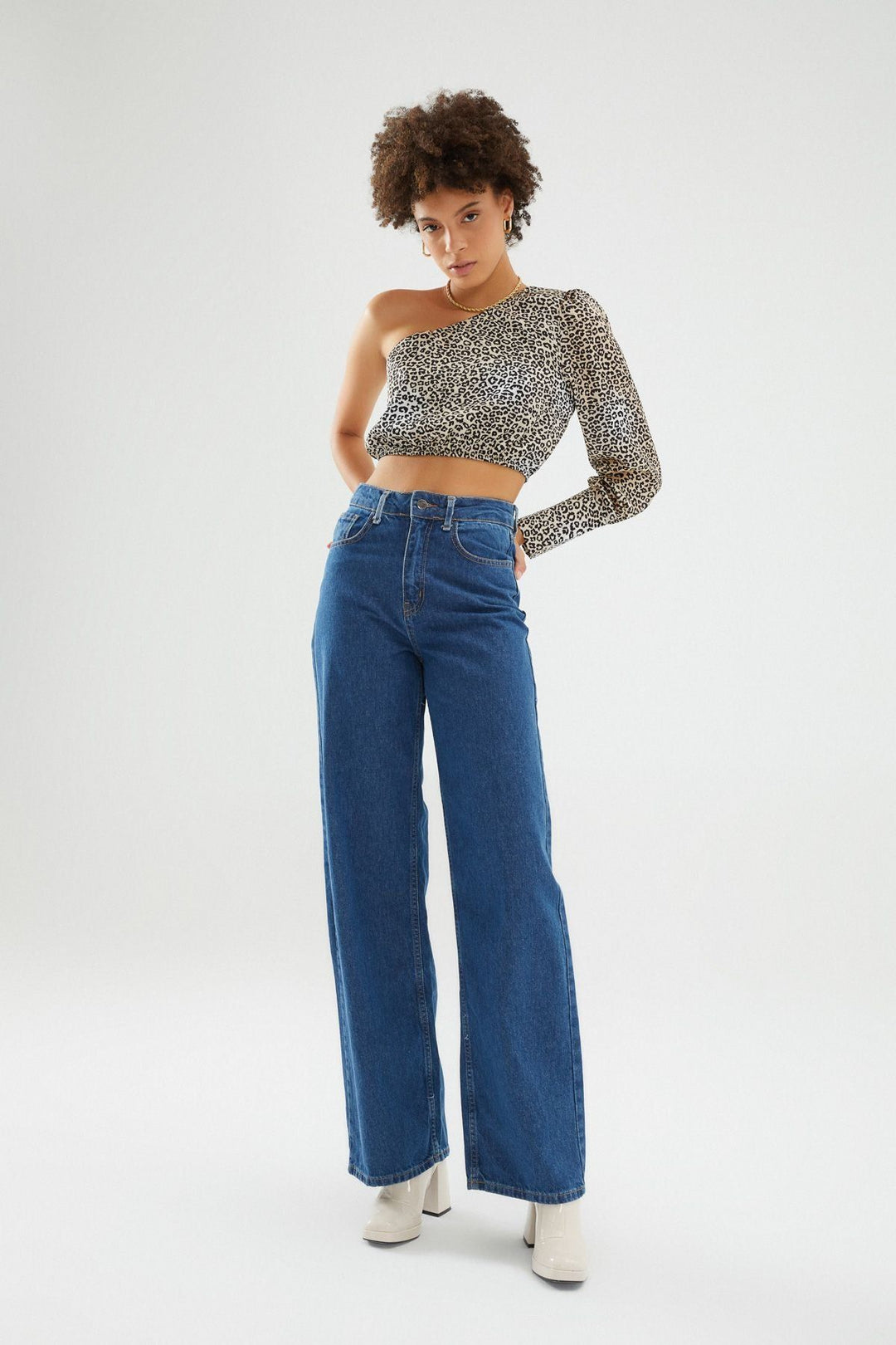 Leopar Tek Omuz Saten Bluz Kahverengi