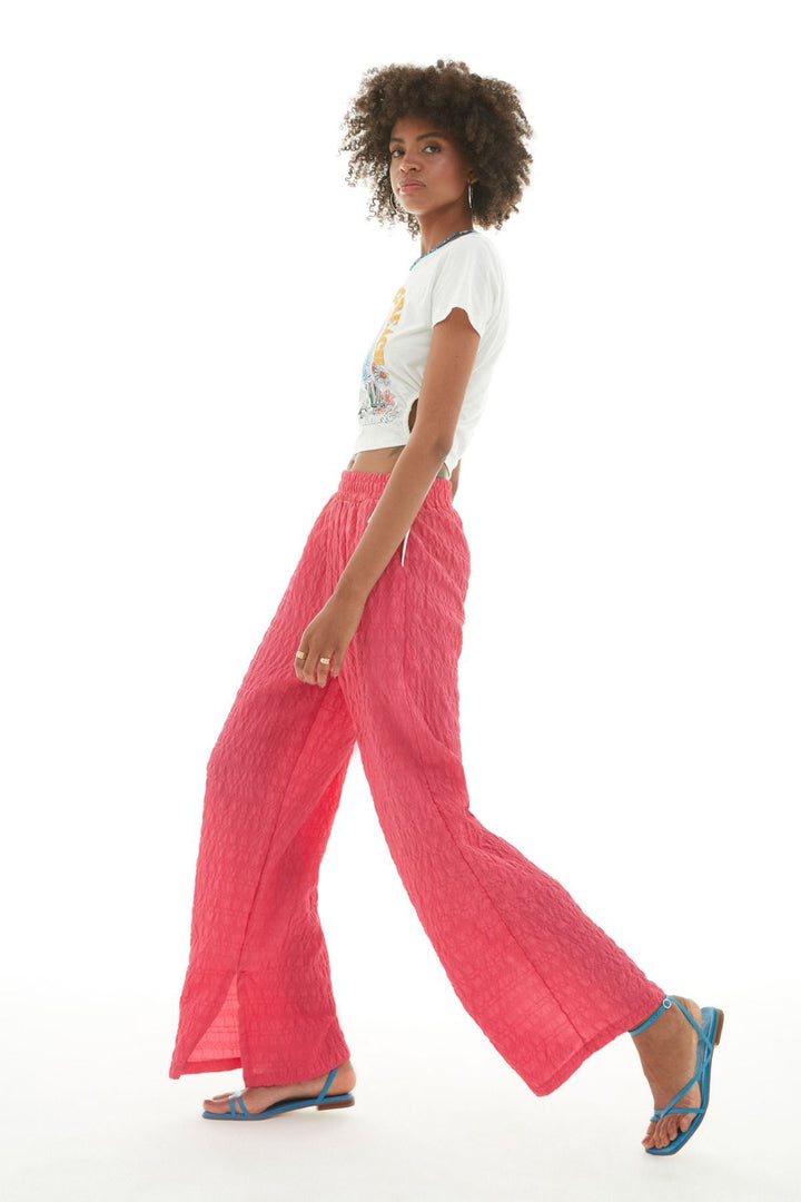 Paçası Yırtmaçlı Dokulu Pantolon Pembe