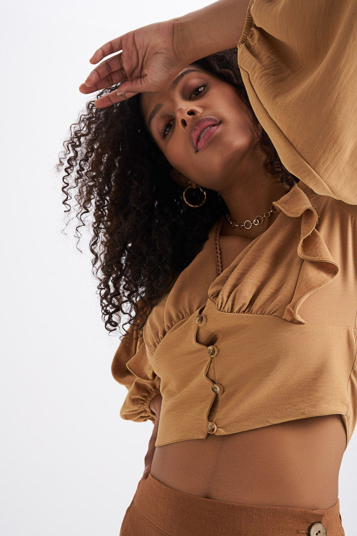 Önü Düğmeli V Yaka Fırfırlı Bluz Açık Camel