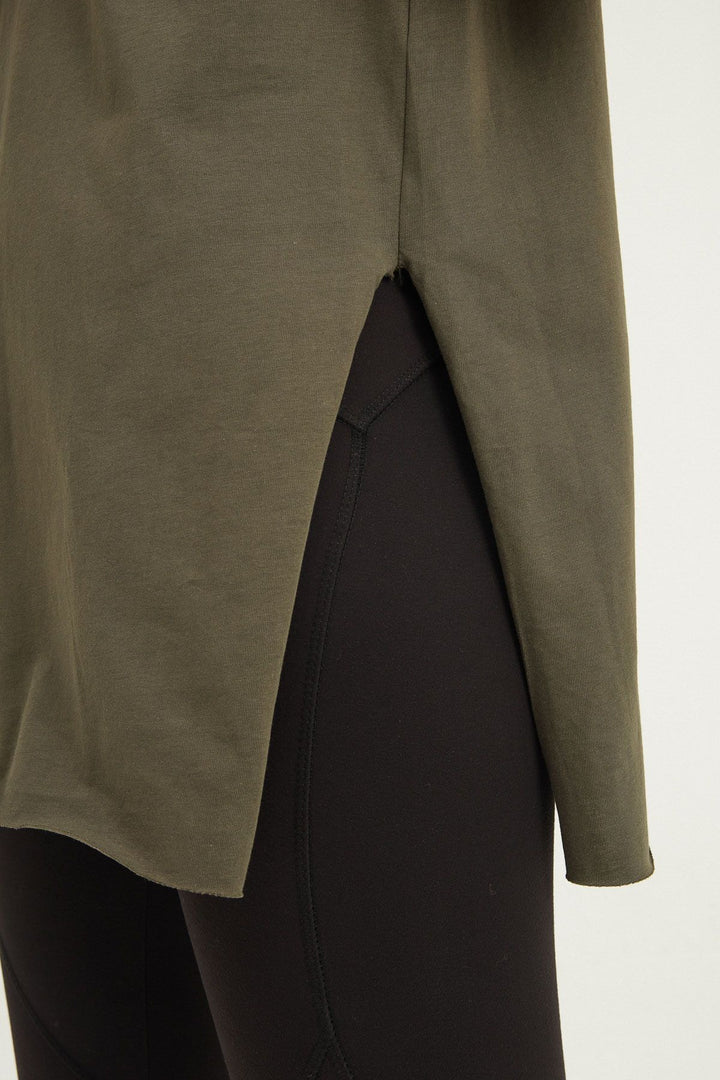 Bisiklet Yaka Yanı Yırtmaçlı Tişört Haki