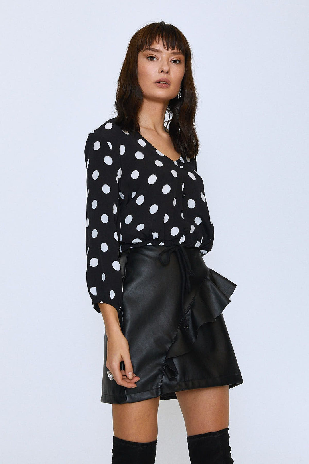 V Yaka Beli Büzgülü Bluz Siyah