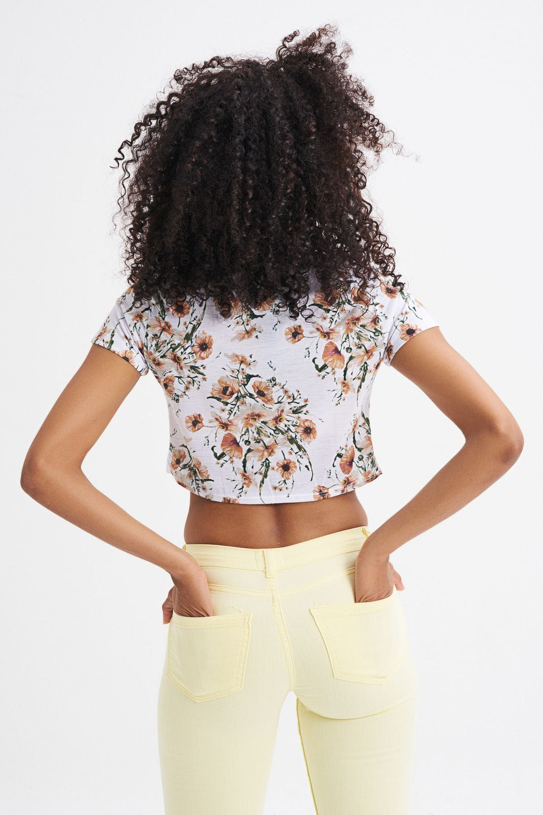 Çiçek Desenli Önü Bağlamalı Tişört Ekru
